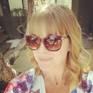 Meet your Posher, Maeve